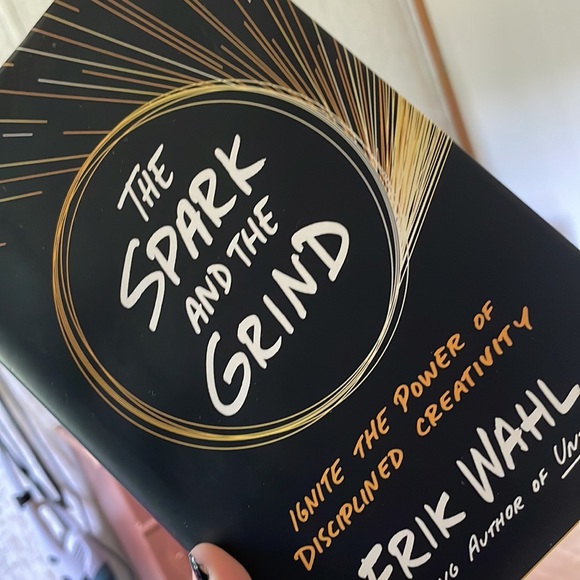 Books - Picture 3 of 8